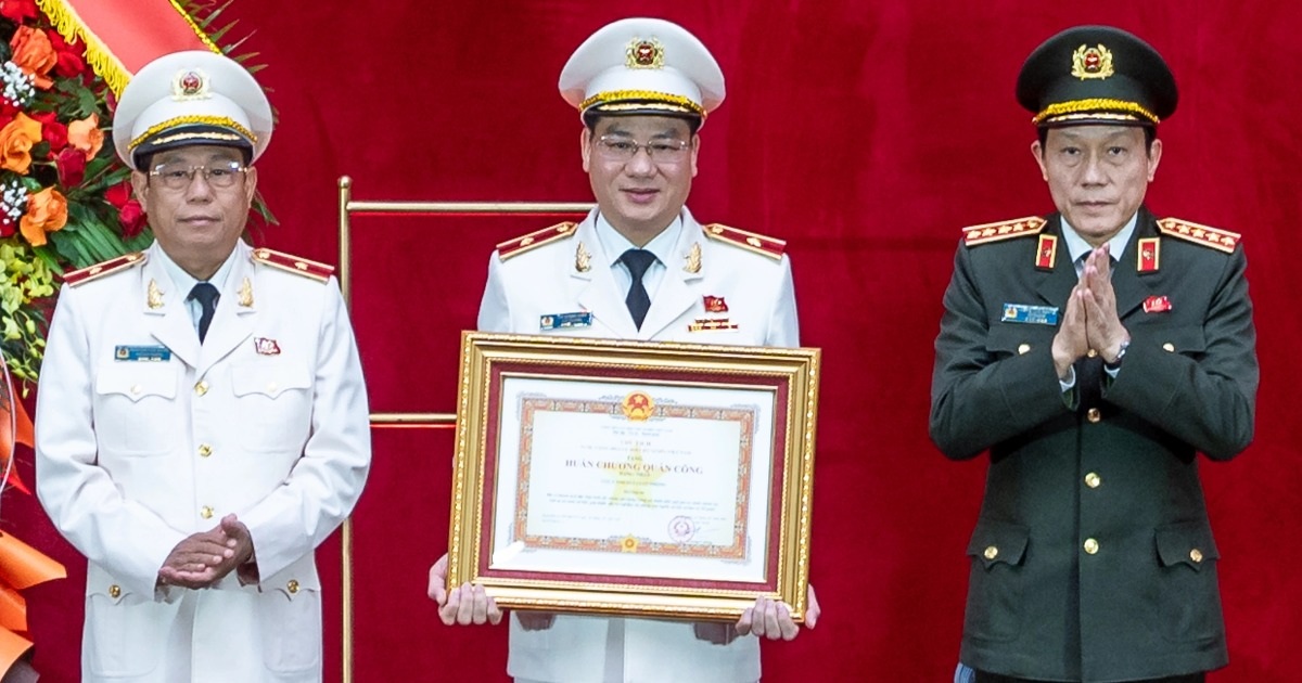 Cục Cảnh sát giao thông đón nhận Huân chương Quân công hạng Nhất