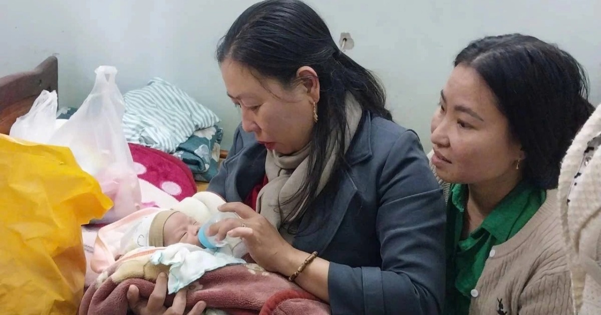 Bé trai 6 ngày tuổi bị bỏ rơi kèm lá thư “nhờ nuôi giúp”