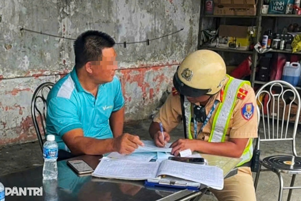 Nhậu đêm trước, tài xế ở TPHCM vẫn dính cồn khi đi làm vào sáng sớm - 2