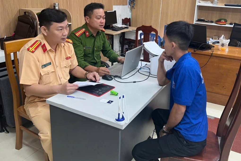 Tài xế ô tô tải chặn đầu, dùng hung khí đe dọa lái xe buýt - 2