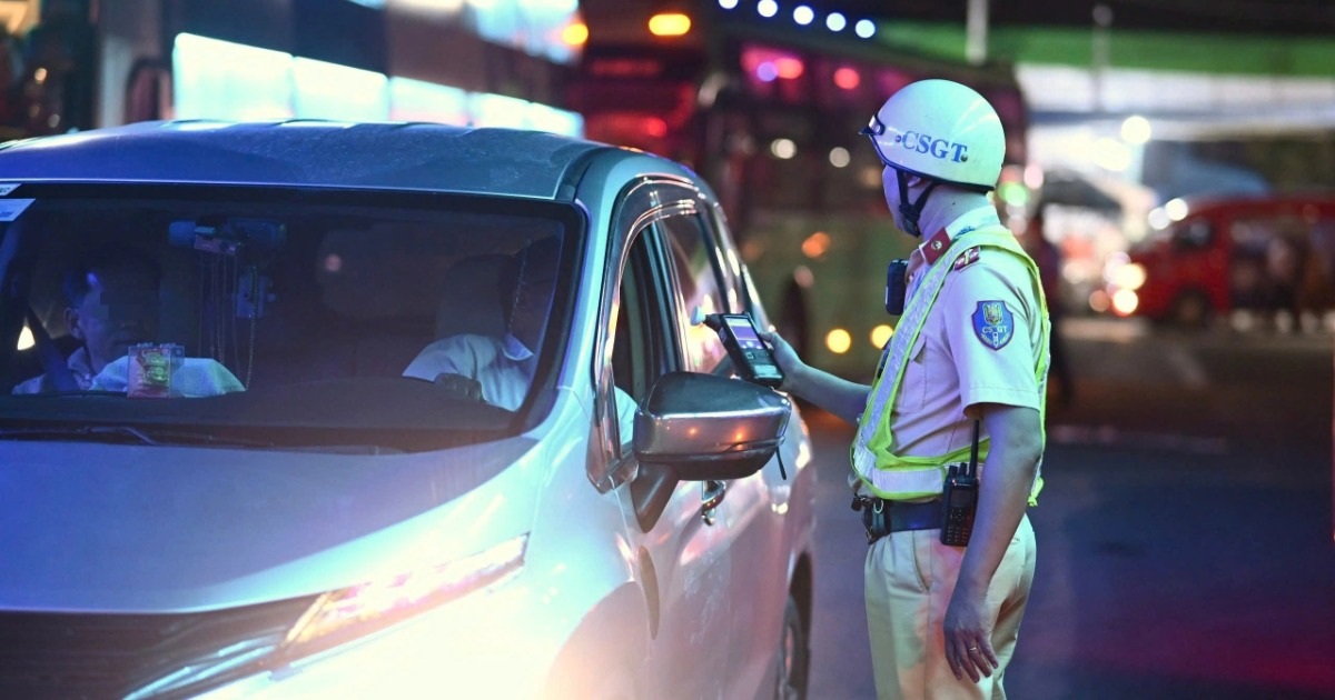 Nhậu đêm trước, tài xế ở TPHCM vẫn dính cồn khi đi làm vào sáng sớm