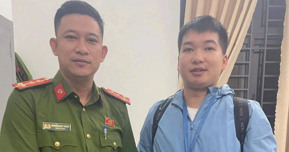 Hướng dẫn viên du lịch bỏ quên túi xách chứa 100 triệu đồng