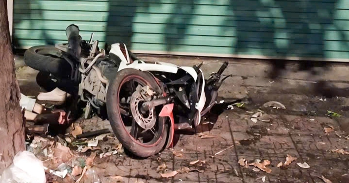 Xe máy lao lên vỉa hè ở Tây Ninh, nam thanh niên tử vong