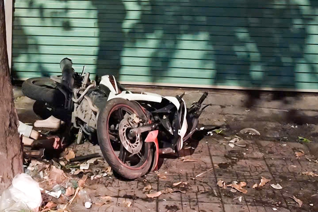 Xe máy lao lên vỉa hè ở Tây Ninh, nam thanh niên tử vong - 1