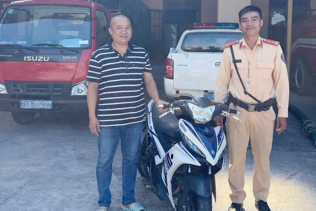 Người đàn ông ở TPHCM nhận lại xe mất trộm 12 năm trước từ CSGT Tây Ninh - 1