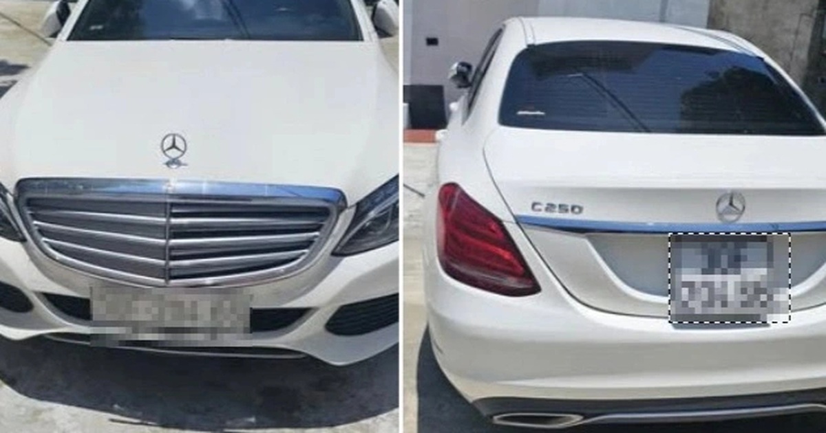 Báo công an tìm chủ nhân xe Mercedes C250 bị “bỏ quên” 2 năm ở gara
