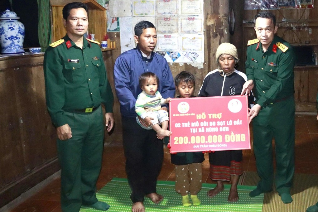 Vụ quả đồi đổ ập giữa trời nắng: Hỗ trợ các nạn nhân gần 350 triệu đồng - 2