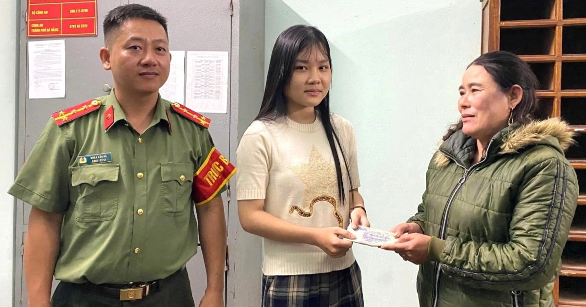 Nhặt được 10 triệu đồng, nữ sinh lớp 10 đến công an trình báo