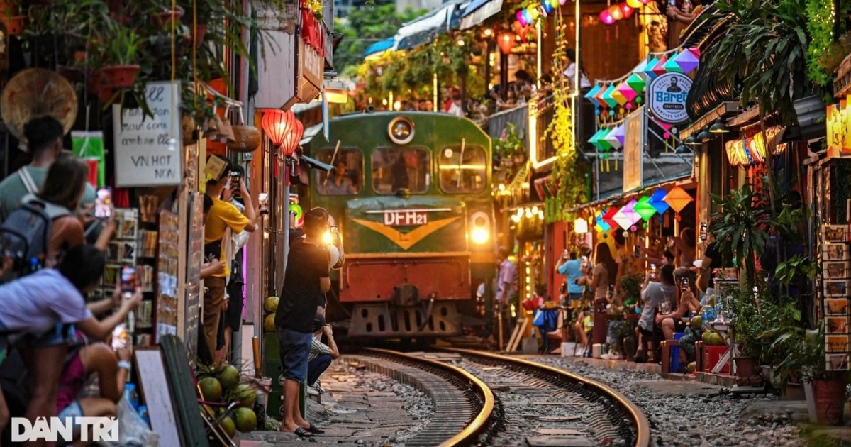 Hà Nội muốn dừng chạy tàu qua phố cà phê đường tàu và cầu Long Biên