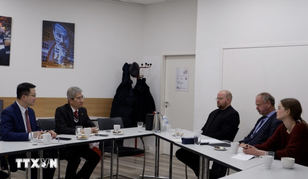 Lãnh đạo Đảng Cánh tả Đức: Việt Nam là hình mẫu phát triển đáng chú ý ở khu vực - 1 Lãnh đạo Đảng Cánh tả Đức: Việt Nam là hình mẫu phát triển đáng chú ý ở khu vực - 1