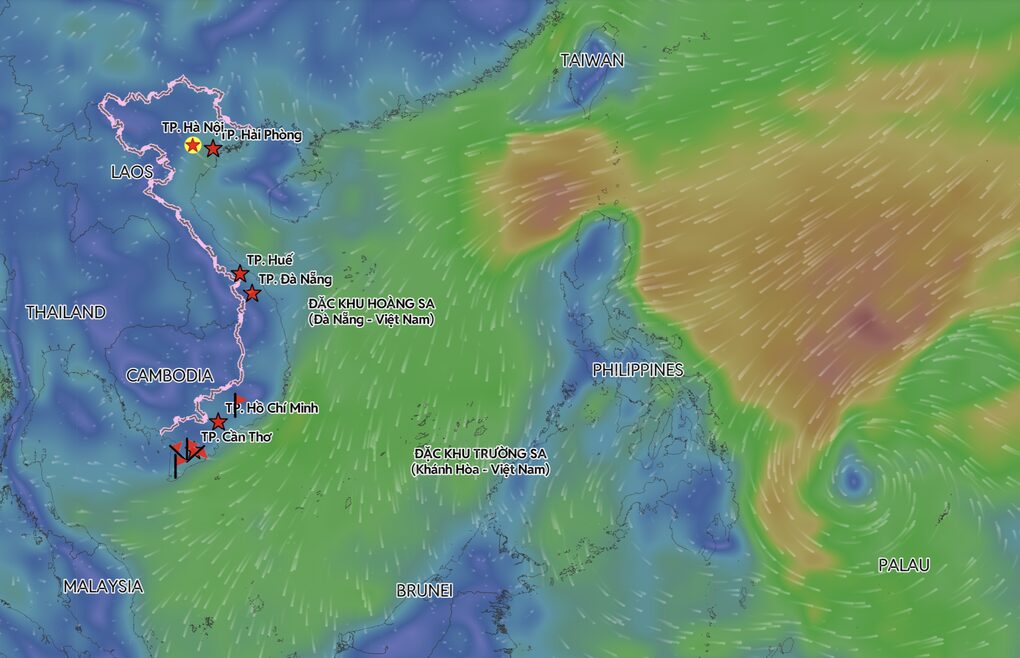Áp thấp nhiệt đới gần Biển Đông có thể mạnh lên thành bão - 1