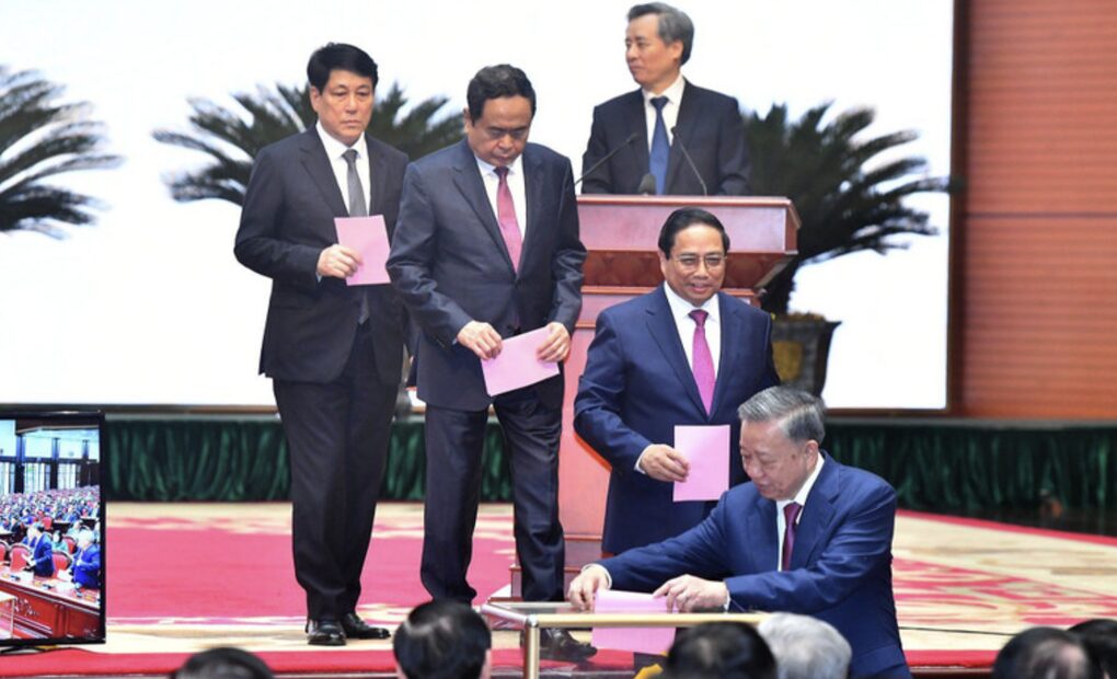 Tiêu chuẩn lựa chọn và quy trình bầu Tổng Bí thư khóa mới - 1 Tiêu chuẩn lựa chọn và quy trình bầu Tổng Bí thư khóa mới - 1