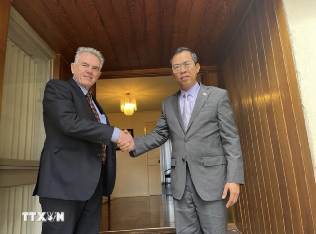 Ngọn đèn soi sáng trong hành trình xây dựng và đổi mới - 1 Ngọn đèn soi sáng trong hành trình xây dựng và đổi mới - 1