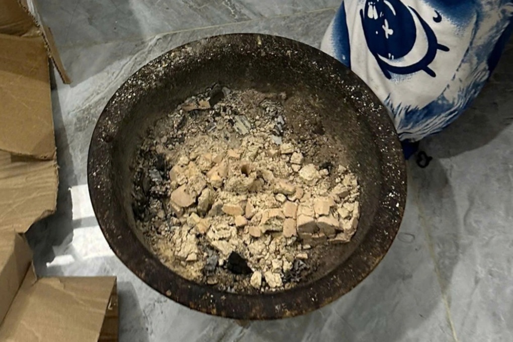 Mẹ phát hiện con tử vong trong căn phòng có chậu than - 1