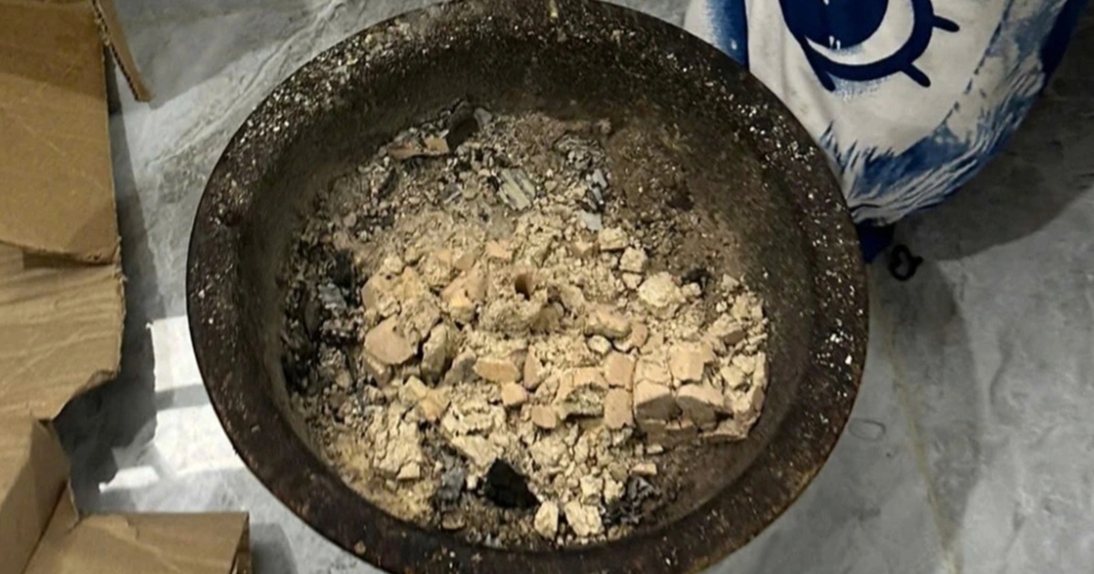 Mẹ phát hiện con tử vong trong căn phòng có chậu than