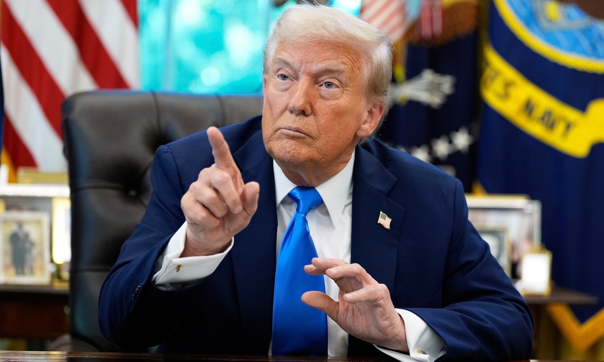 Ông Trump hoãn tăng thuế nhập khẩu nhiều sản phẩm