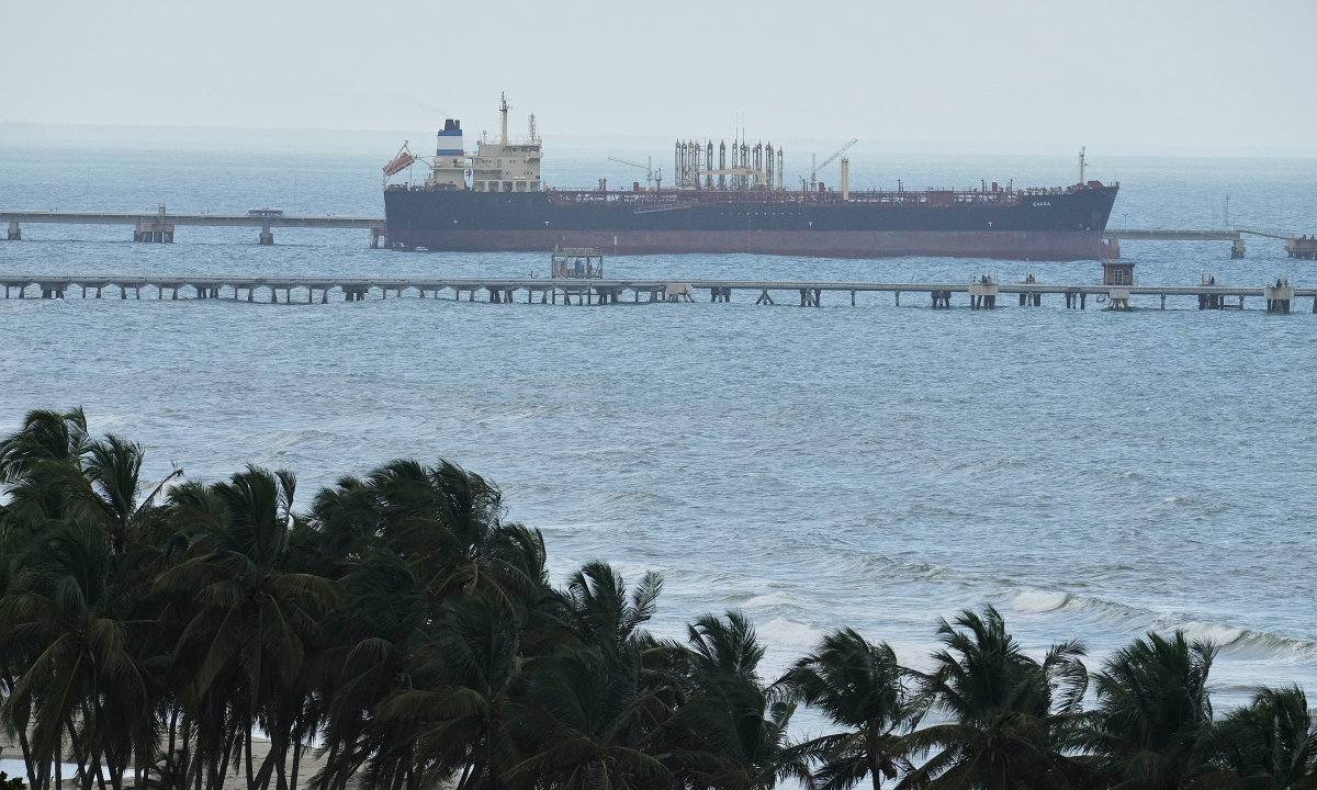 Thị trường dầu mỏ ra sao khi Mỹ bắt Tổng thống Venezuela?