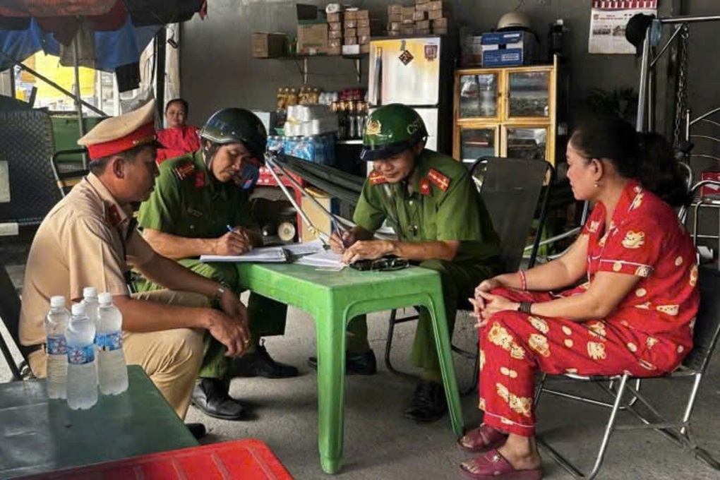 CSGT ra quân xử lý xe khách vi phạm ở cửa ngõ Tây Bắc TPHCM - 2