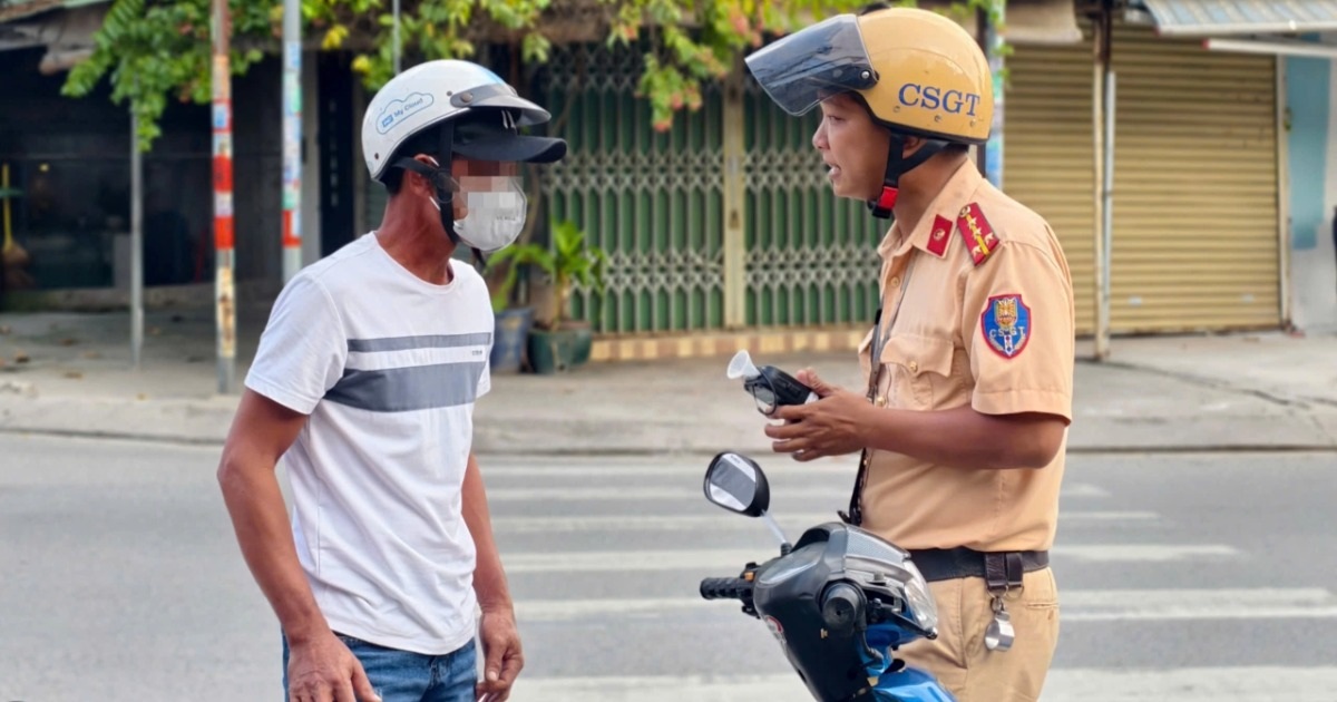 CSGT TPHCM tuyên truyền an toàn giao thông cho 4.500 công nhân dịp cận Tết