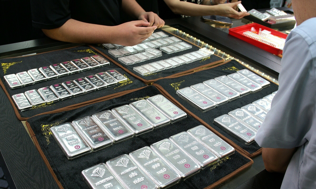 Giá bạc miếng giảm hơn 15% trong ngày