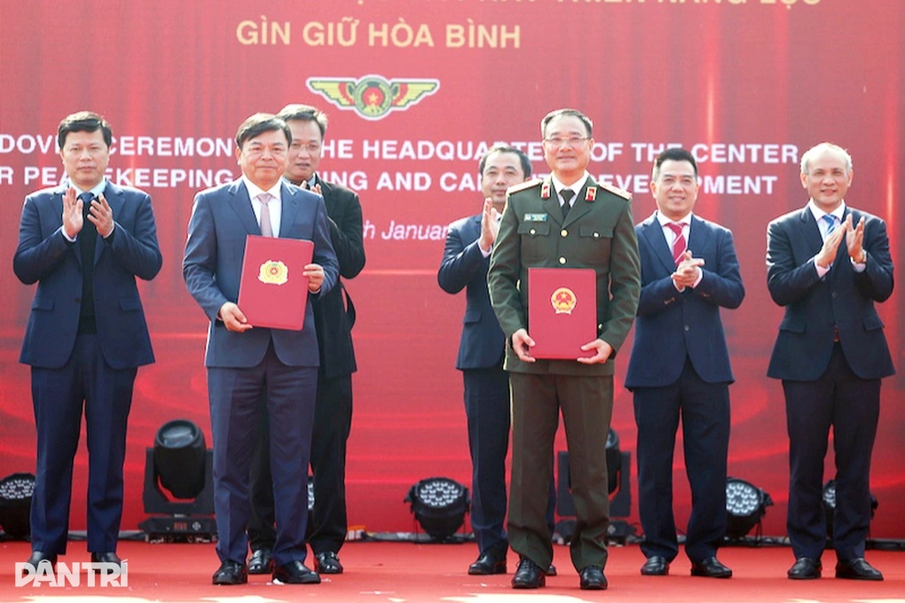 Bộ Công an tiếp nhận trụ sở Trung tâm đào tạo gìn giữ hòa bình ở Hưng Yên - 3 Bộ Công an tiếp nhận trụ sở Trung tâm đào tạo gìn giữ hòa bình ở Hưng Yên - 3