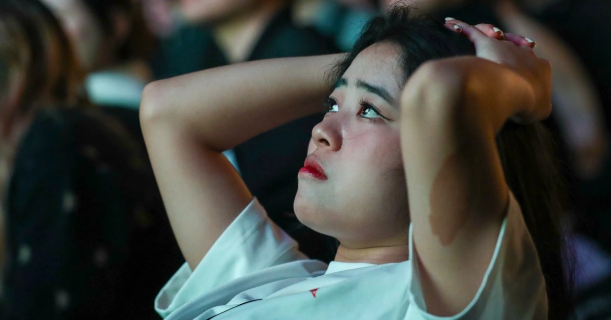 CĐV Hà Nội bật khóc vì U23 Việt Nam thua đậm trước U23 Trung Quốc