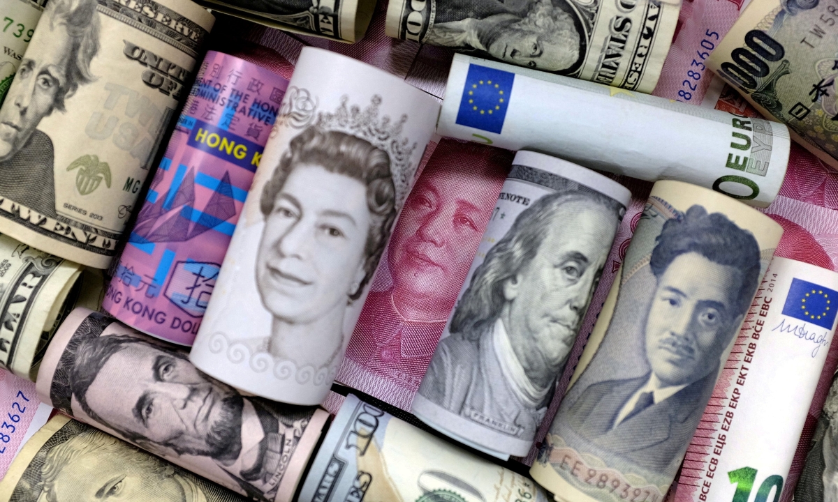 Nhà đầu tư bán USD, mua tài sản trú ẩn khi ông Trump dọa áp thuế