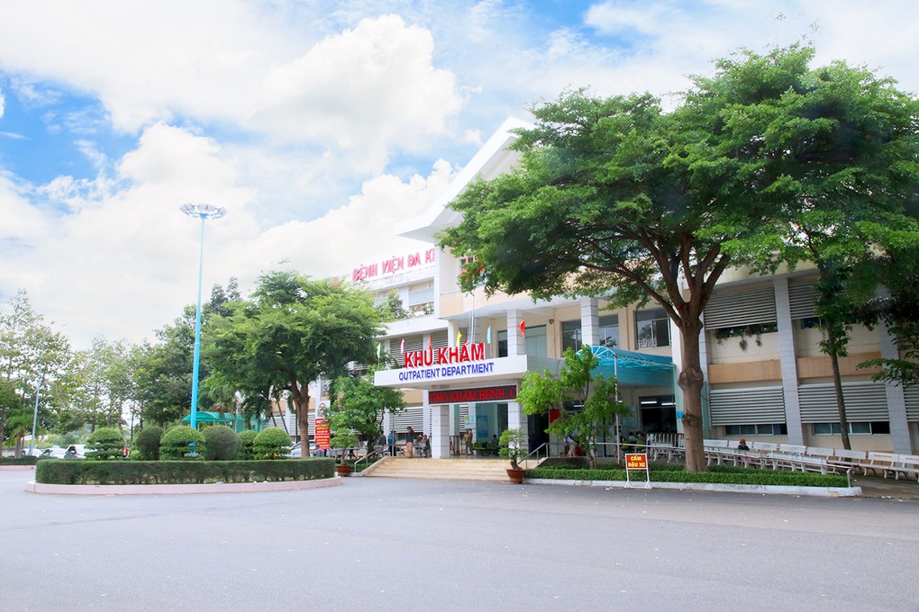 Vi phạm quy định đấu thầu, 2 cựu cán bộ y tế Lâm Đồng bị khai trừ Đảng - 1