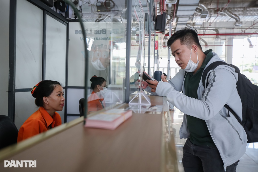 Xử phạt trường hợp bán vé xe Tết đắt gấp 3 lần ngày thường ở TPHCM - 2