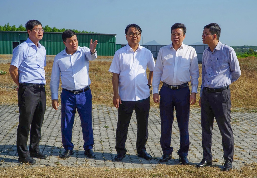 Bí thư tỉnh Lâm Đồng chúc Tết, tặng quà đến người dân xã Sơn Mỹ - 2