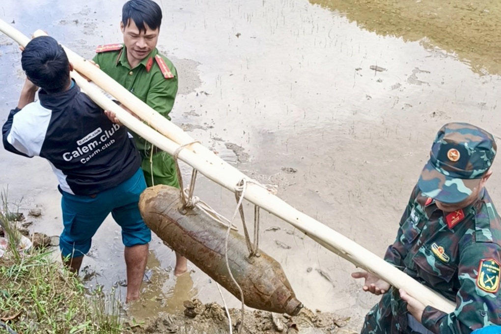 Người dân đào trúng “tử thần” dưới ruộng - 1