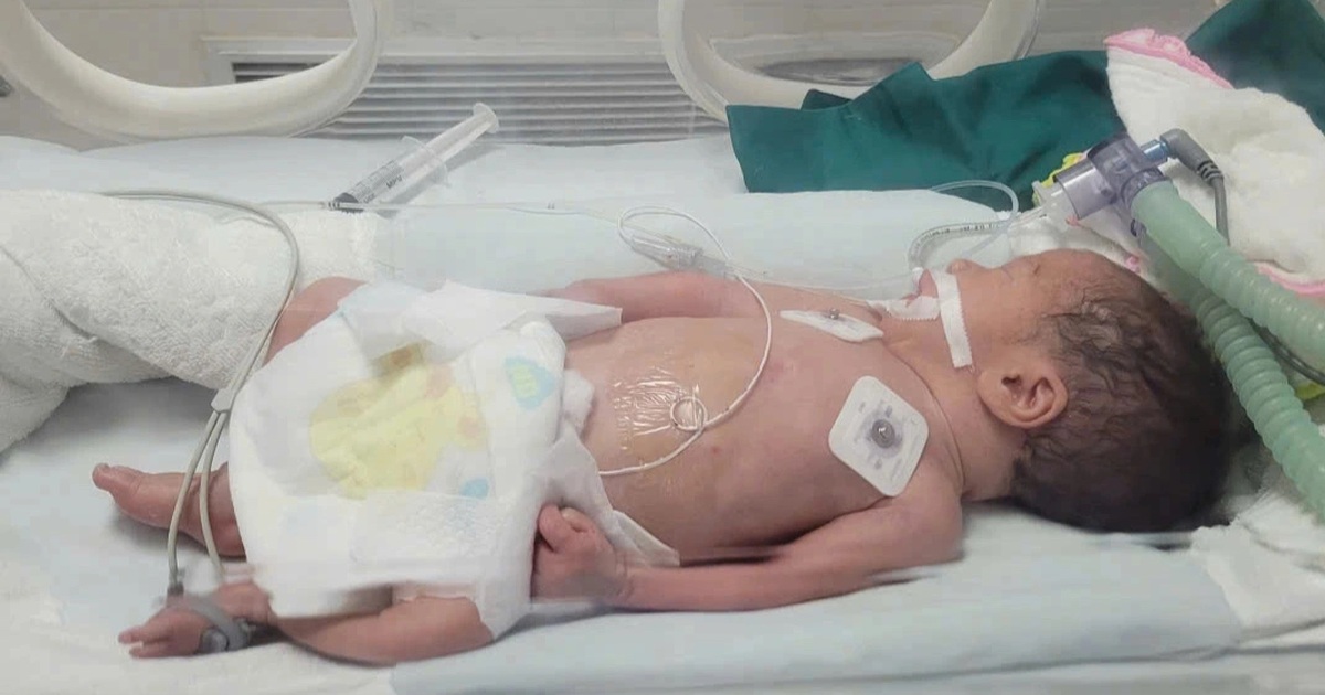 Phát hiện trẻ sơ sinh bị bỏ rơi, người dính đầy bùn đất