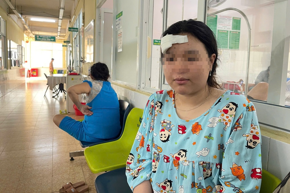 Phản ứng hành vi phản cảm tại quán cà phê, cô gái ở TPHCM bị đánh nhập viện - 2