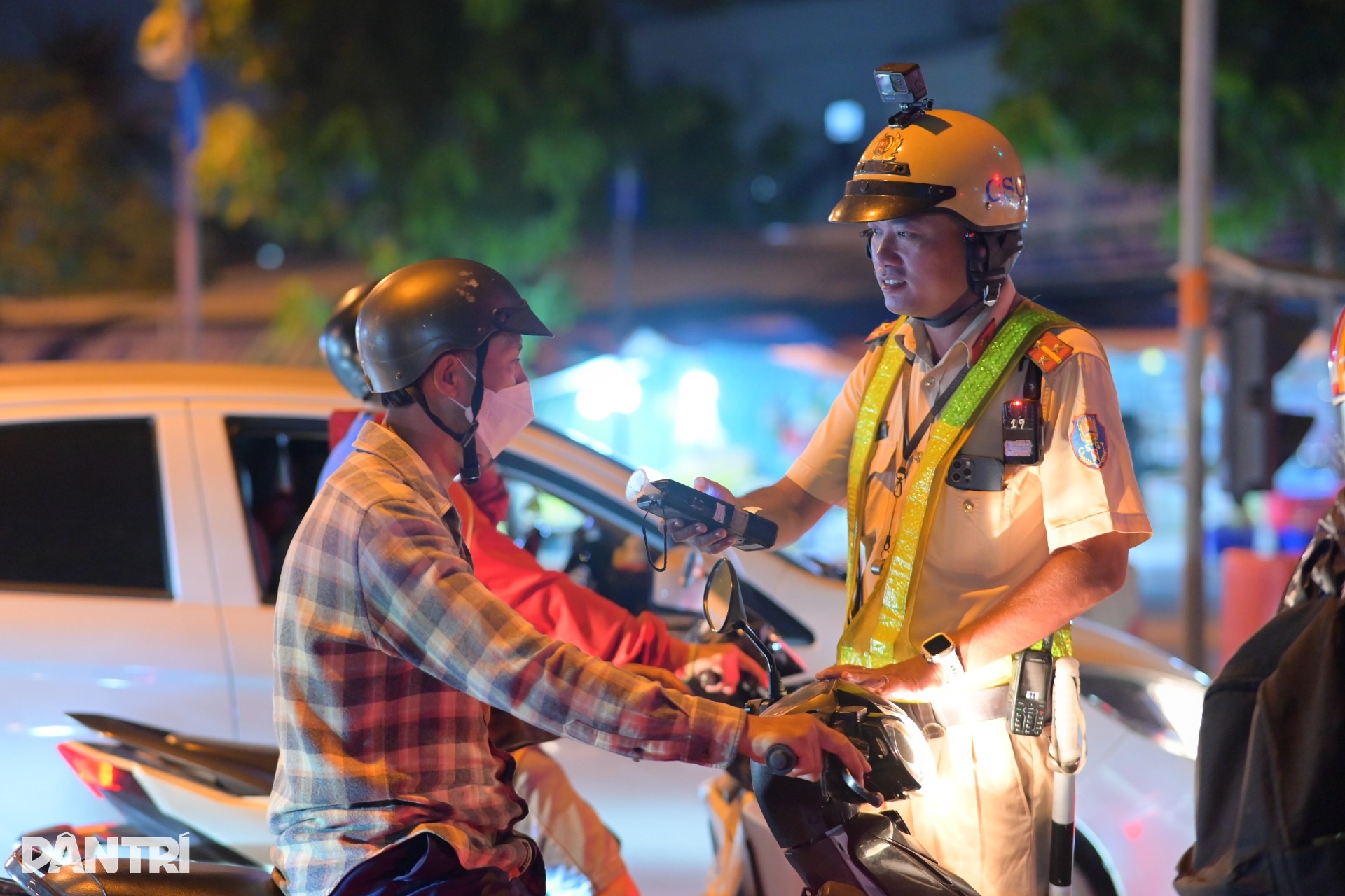 CSGT TPHCM xử lý hơn 200.000 tài xế vi phạm nồng độ cồn trong năm 2025 - 3 CSGT TPHCM xử lý hơn 200.000 tài xế vi phạm nồng độ cồn trong năm 2025 - 3