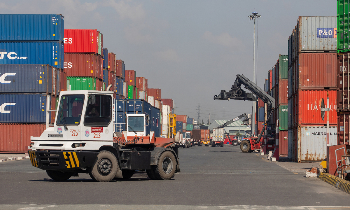 Nhập khẩu thực phẩm, nông sản đình trệ vì chờ hướng dẫn