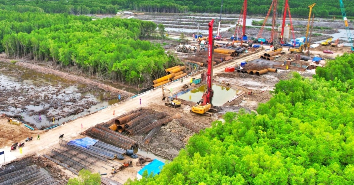 Bí thư Tỉnh ủy Cà Mau: “Không để công nhân cô đơn trên công trường”