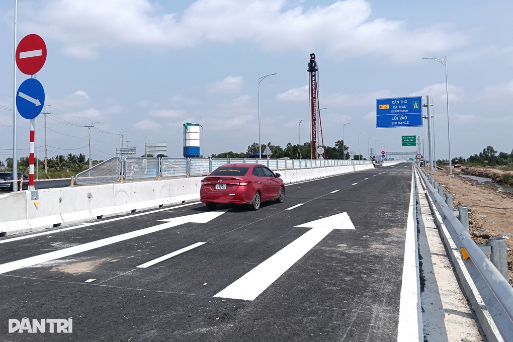 Thông xe chính thức đoạn cao tốc Hậu Giang - Cà Mau - 2