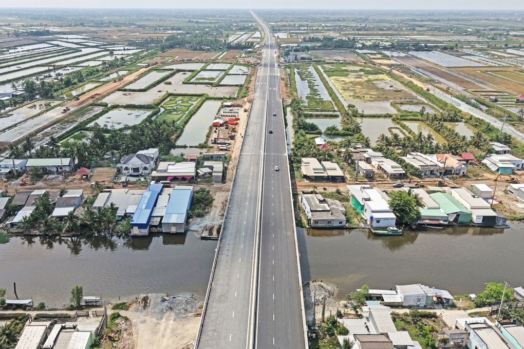 Thông xe chính thức đoạn cao tốc Hậu Giang - Cà Mau - 1