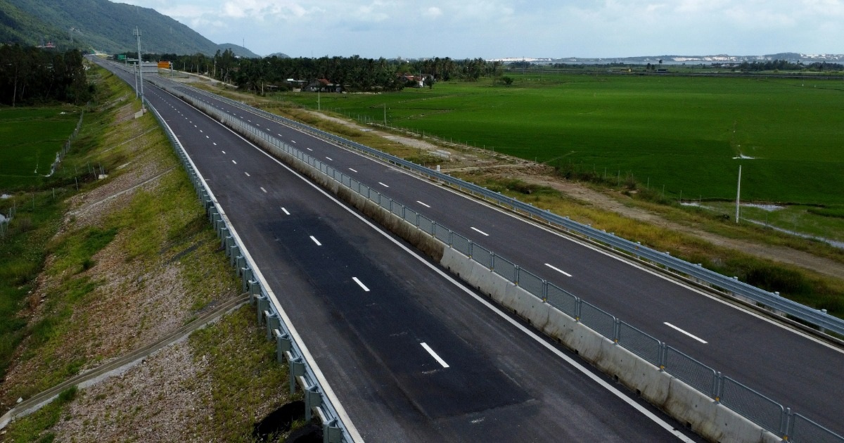 Cao tốc chưa đưa vào sử dụng đã phải “vá chằng vá đụp” tại Vân Phong – Nha Trang