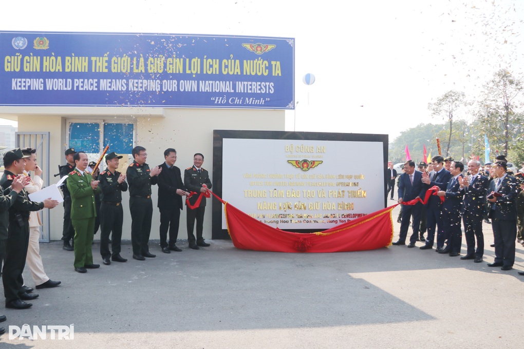 Bộ Công an tiếp nhận trụ sở Trung tâm đào tạo gìn giữ hòa bình ở Hưng Yên - 4 Bộ Công an tiếp nhận trụ sở Trung tâm đào tạo gìn giữ hòa bình ở Hưng Yên - 4