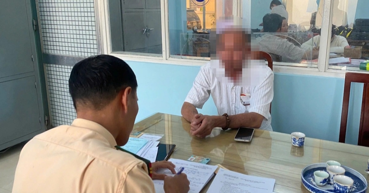 Công an vào cuộc vụ tài xế ô tô khách truy đuổi xe tải sau cú va chạm