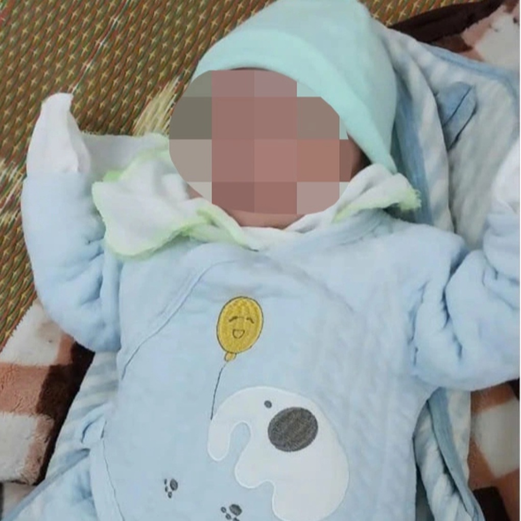 Bé gái 2 tháng tuổi bị bỏ rơi trên vỉa hè giữa trời rét 10 độ C - 2