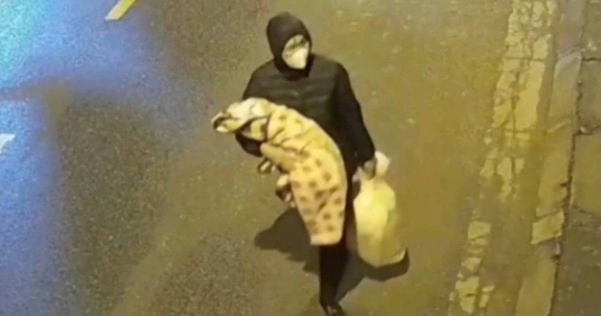 Bé gái 2 tháng tuổi bị bỏ rơi trên vỉa hè giữa trời rét 10 độ C