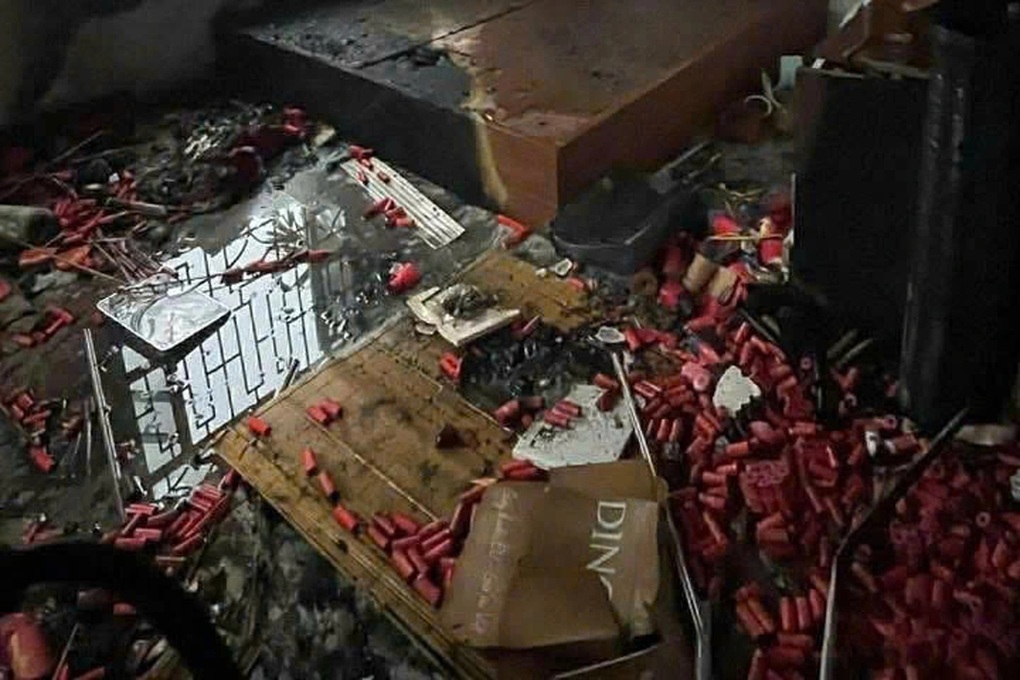 Vụ cháy 3 người thương vong ở Hà Nội: Nhiều xác pháo tại hiện trường - 2 Vụ cháy 3 người thương vong ở Hà Nội: Nhiều xác pháo tại hiện trường - 2