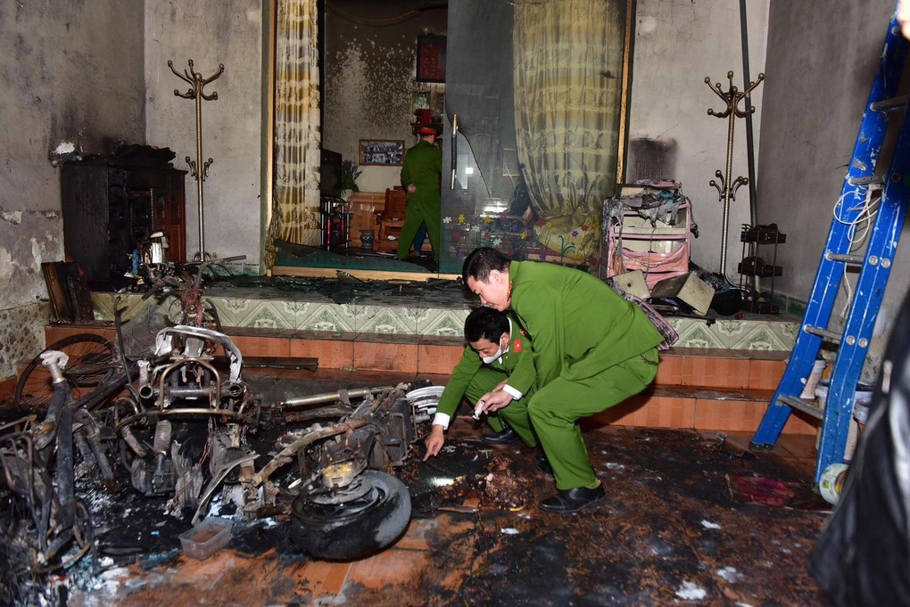 Sạc xe đạp điện gây cháy nhà ở Tuyên Quang - 1