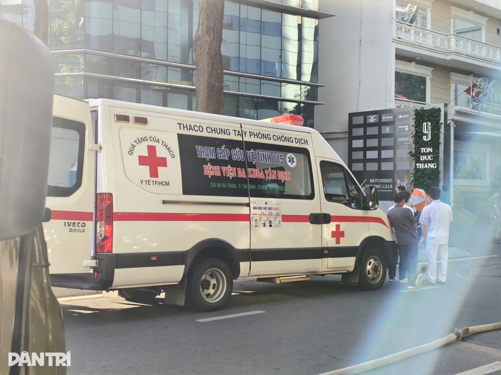 Cháy tầng thượng spa ở trung tâm TPHCM - 3