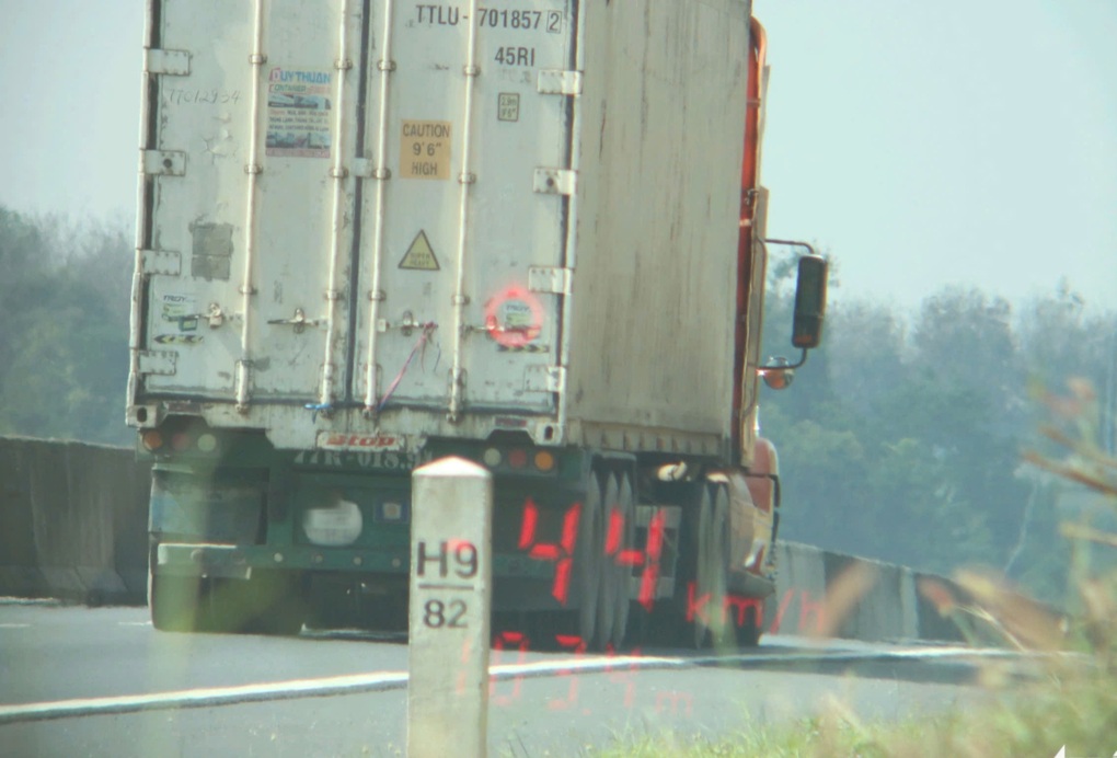 CSGT xử phạt nhiều tài xế chạy quá chậm trên cao tốc Phan Thiết - Dầu Giây - 1