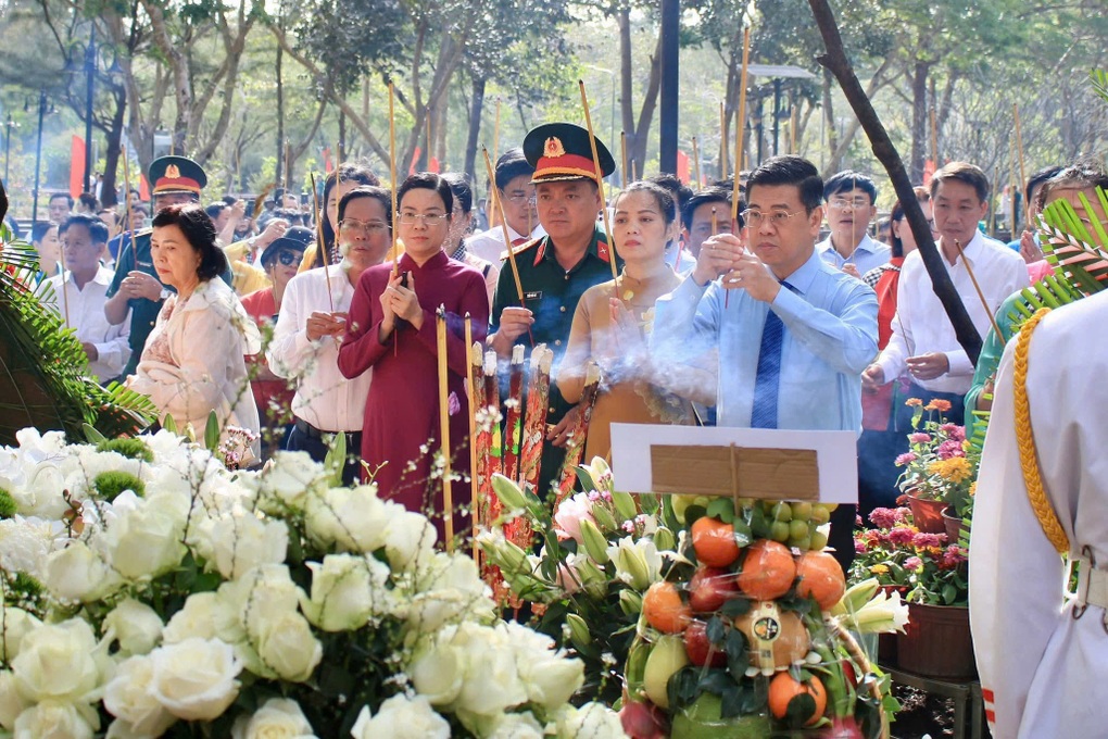TPHCM tri ân Anh hùng Võ Thị Sáu - 1