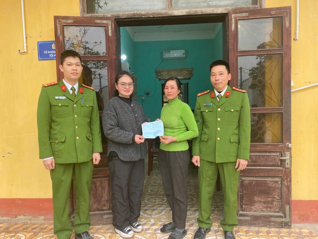 Người phụ nữ Lạng Sơn nhờ công an tìm 2,2 tỷ đồng chuyển nhầm - 1