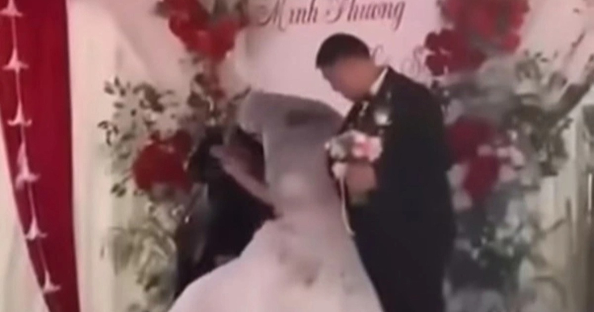 Cô dâu, chú rể ở Ninh Bình bị hắt mắm tôm lúc làm lễ cưới